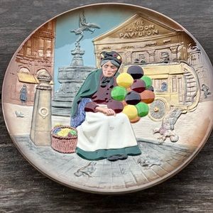 The Old Balloon Seller Collectors Plate 1979 Royal Doulton Tableware LTD England